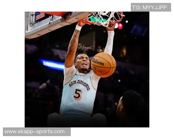 卡斯尔生涯最佳表现30分10板6助获詹姆斯亲笔签名球衣荣耀时刻