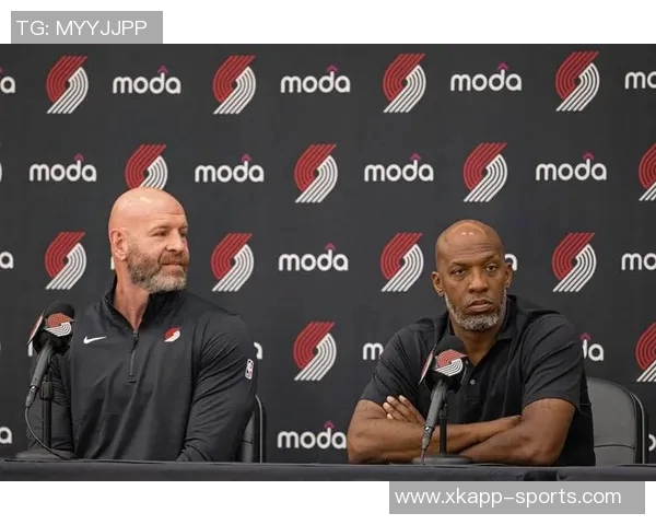 比卢普斯呼吁球队共同分担战术压力让瀚森更轻松应对比赛挑战